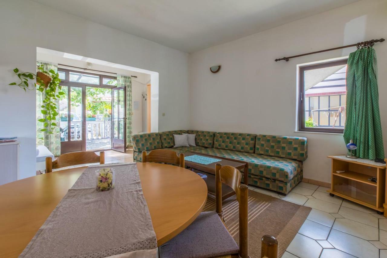 Apartment Dom Jadranovo Bagian luar foto