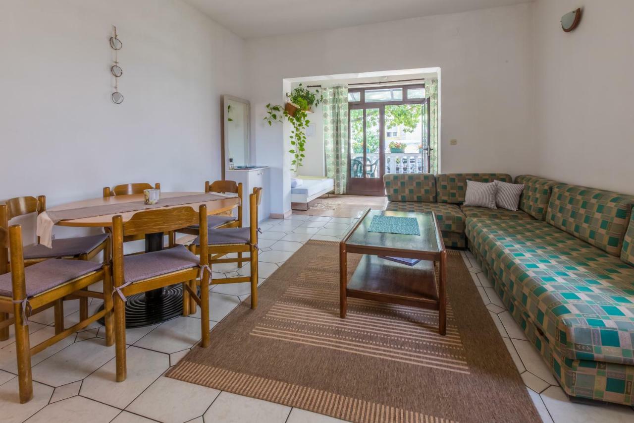 Apartment Dom Jadranovo Bagian luar foto