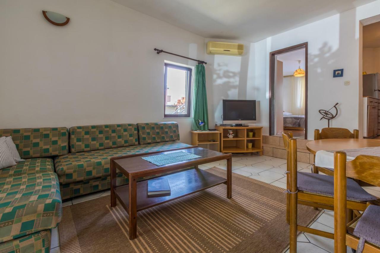 Apartment Dom Jadranovo Bagian luar foto