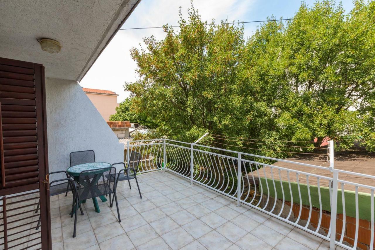 Apartment Dom Jadranovo Bagian luar foto